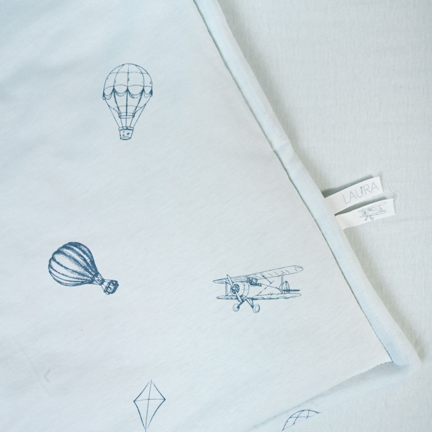 סט מצעים לעריסה עם נחשוש Hot Air Balloon