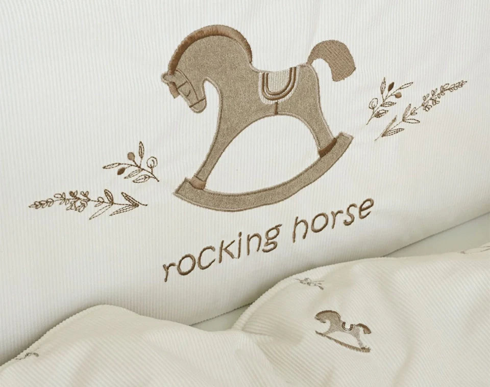 סט מצעים למיטת תינוק Rocking horse